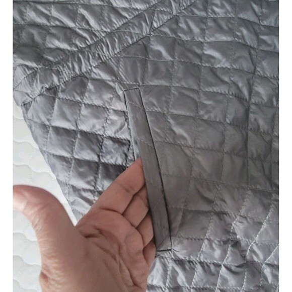 NWT Chicos Zenergy Reversible Striped Quilted Puffer Vest Womens Size 1 M Gray - Picture 11 of 16